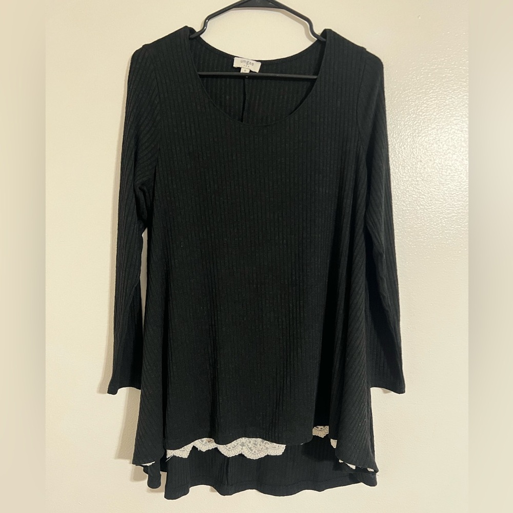 Umgee USA Tunic Black High Low Top with Lace Women’s Size small